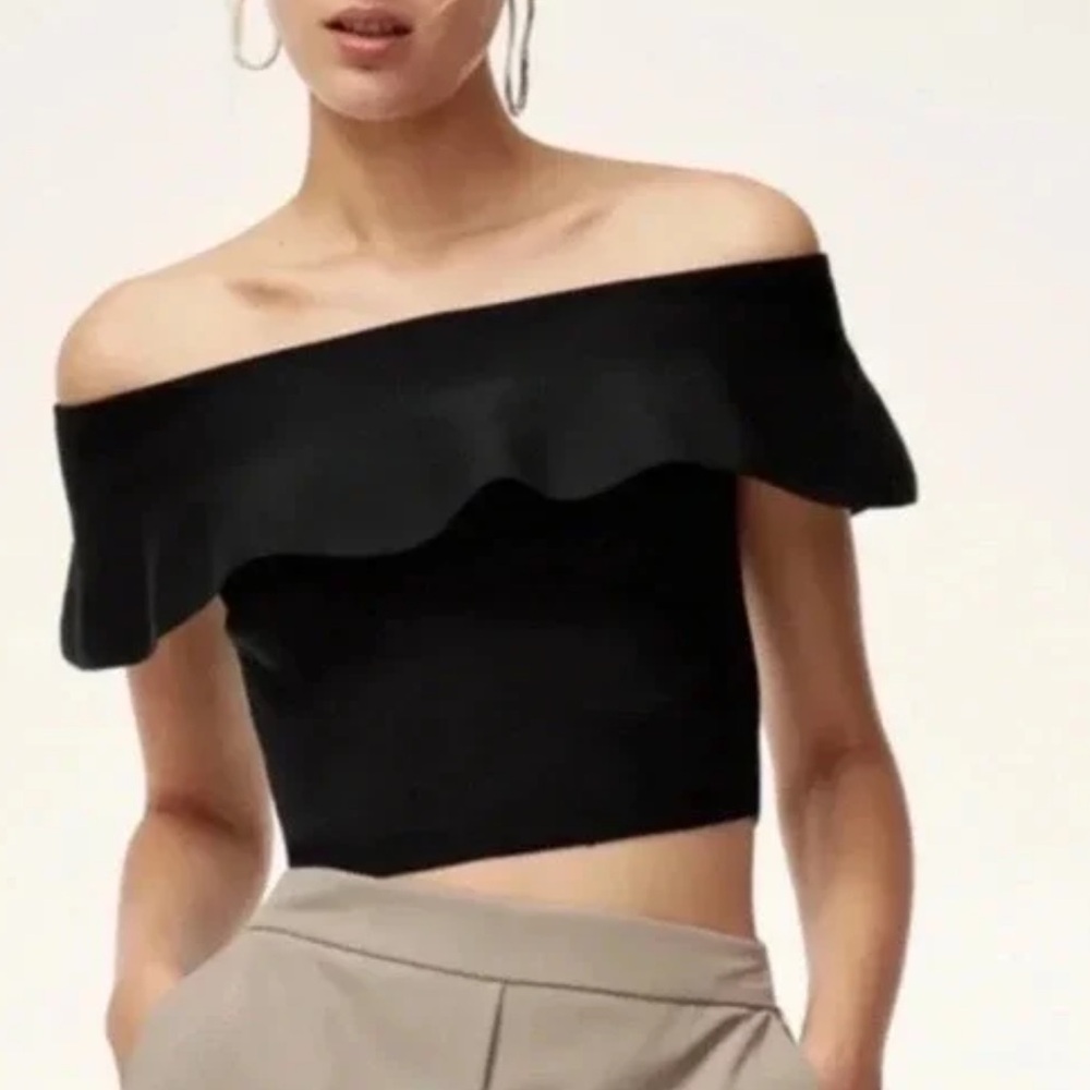 BABATON - Off the Shoulder Crop